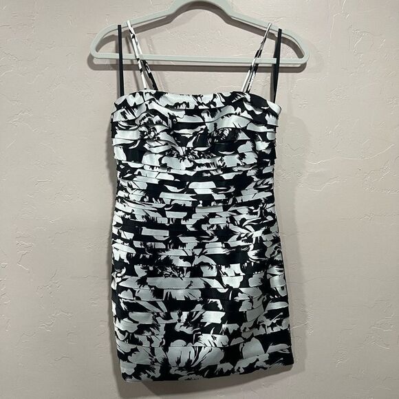 WHBM Black and White Floral Shutter Pleat Spaghetti Strap Cocktail Dress - Picture 1 of 6